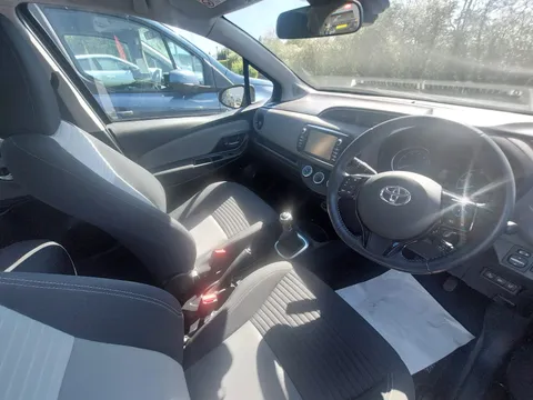KF18JZC Toyota Yaris 1.0 VVT-i Icon Tech 5dr Thumbnail #15