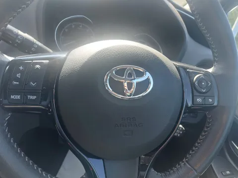 KF18JZC Toyota Yaris 1.0 VVT-i Icon Tech 5dr Thumbnail #24