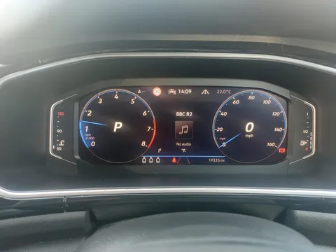 DF23KNX Volkswagen T-Roc 1.5 TSI R-Line 5dr DSG Thumbnail #17