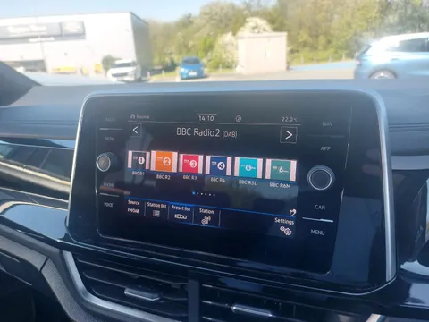 DF23KNX Volkswagen T-Roc 1.5 TSI R-Line 5dr DSG Thumbnail #19