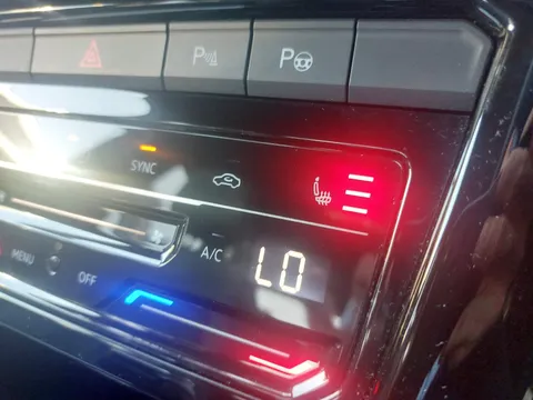 DF23KNX Volkswagen T-Roc 1.5 TSI R-Line 5dr DSG Thumbnail #20