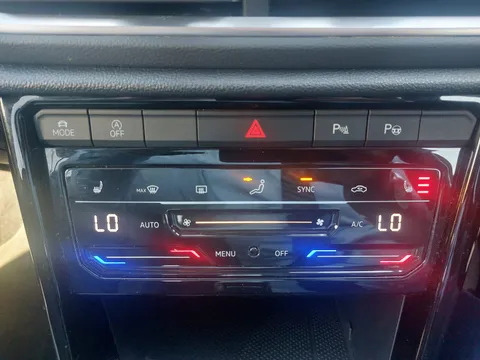 DF23KNX Volkswagen T-Roc 1.5 TSI R-Line 5dr DSG Thumbnail #22