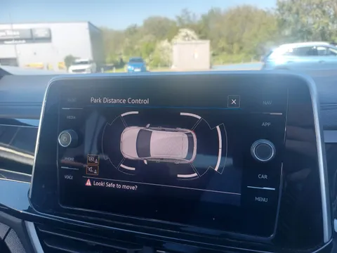 DF23KNX Volkswagen T-Roc 1.5 TSI R-Line 5dr DSG Thumbnail #25