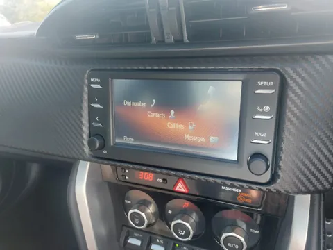 DG17KXD Toyota GT86 2.0 D-4S 2dr Auto Thumbnail #17