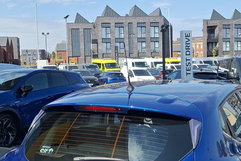 BV18RVY Renault Clio 0.9 TCE 90 Signature Nav 5dr Thumbnail #25