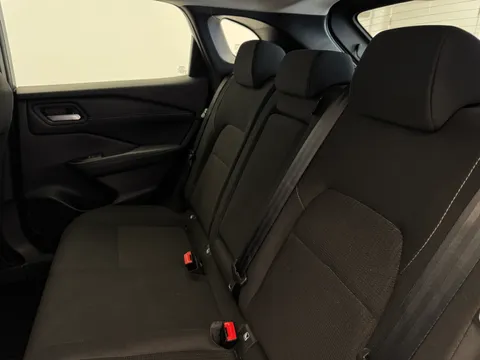 DU23CCV Nissan Qashqai 1.3 DiG-T MH Acenta Premium 5dr Thumbnail #11