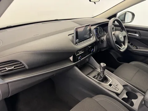 DU23CCV Nissan Qashqai 1.3 DiG-T MH Acenta Premium 5dr Thumbnail #12