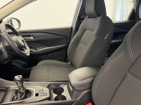 DU23CCV Nissan Qashqai 1.3 DiG-T MH Acenta Premium 5dr Thumbnail #13