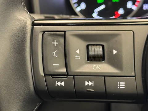 DU23CCV Nissan Qashqai 1.3 DiG-T MH Acenta Premium 5dr Thumbnail #21