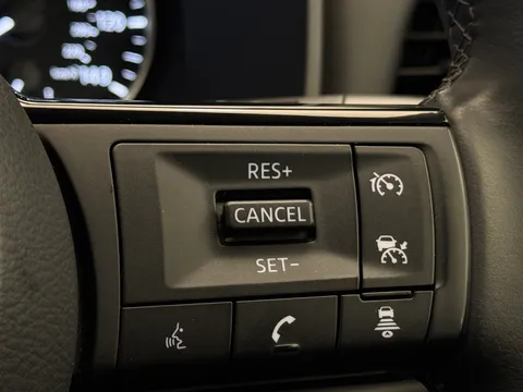 DU23CCV Nissan Qashqai 1.3 DiG-T MH Acenta Premium 5dr Thumbnail #22