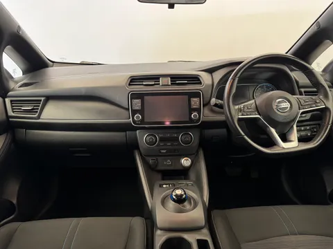 BK22LXP Nissan LEAF 110kW Acenta 40kWh 5dr Auto [6.6kw Charger] Thumbnail #3