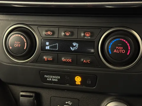 BK22LXP Nissan LEAF 110kW Acenta 40kWh 5dr Auto [6.6kw Charger] Thumbnail #25