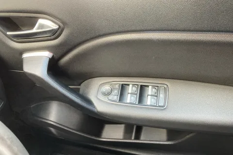 BT71DSU Renault Captur 1.6 E-TECH Hybrid 145 S Edition 5dr Auto Thumbnail #18