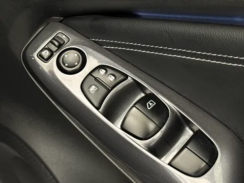 DY73GWL Nissan Juke 1.6 Hybrid Tekna 5dr Auto Thumbnail #17