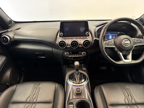 DY73GWL Nissan Juke 1.6 Hybrid Tekna 5dr Auto Thumbnail #3