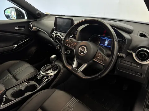 DS22LCG Nissan Juke 1.6 Hybrid Premiere Edition 5dr Auto Thumbnail #17