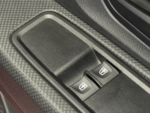 T20RER Dacia Sandero 1.0 Tce Essential 5dr Thumbnail #18