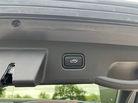 EF25CYT Hyundai Tucson 1.6T Plug-in Hybrid Ultimate 5dr Auto Thumbnail #16