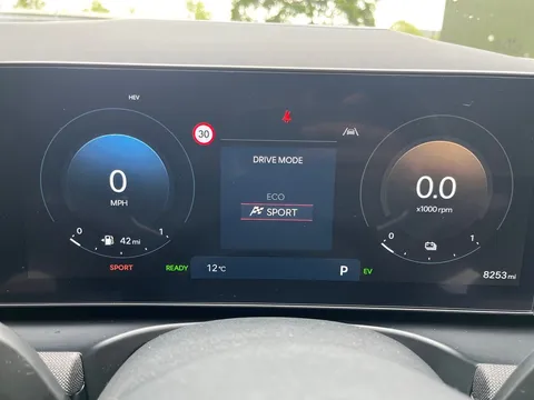 EF25CYT Hyundai Tucson 1.6T Plug-in Hybrid Ultimate 5dr Auto Thumbnail #30