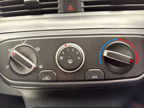 EF71AWH Hyundai i20 1.0T GDi 48V MHD SE Connect 5dr DCT Thumbnail #28