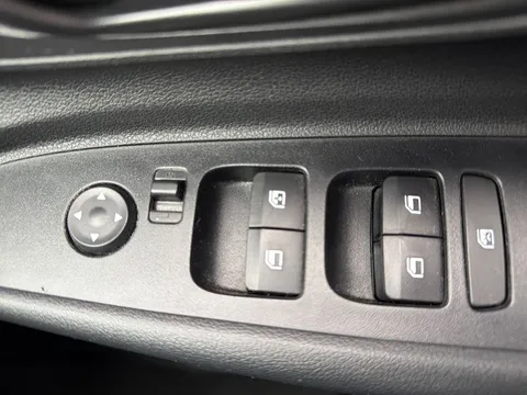 EF71AWH Hyundai i20 1.0T GDi 48V MHD SE Connect 5dr DCT Thumbnail #29