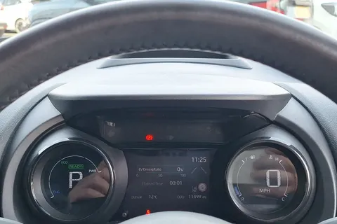KC21HBZ Toyota Yaris 1.5 Hybrid Launch Edition 5dr CVT Thumbnail #12
