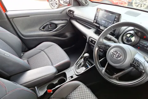 KC21HBZ Toyota Yaris 1.5 Hybrid Launch Edition 5dr CVT Thumbnail #13