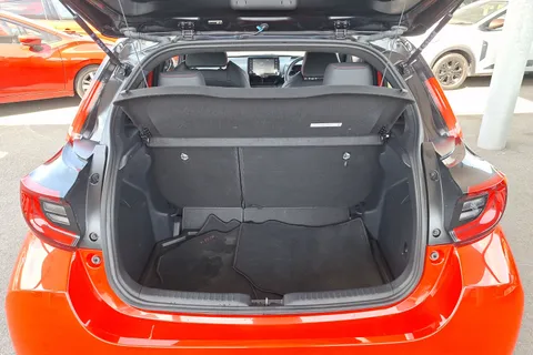 KC21HBZ Toyota Yaris 1.5 Hybrid Launch Edition 5dr CVT Thumbnail #21