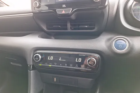 KC21HBZ Toyota Yaris 1.5 Hybrid Launch Edition 5dr CVT Thumbnail #36