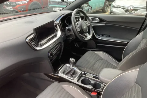 CE73LHD Kia Ceed 1.5T GDi ISG GT-Line 5dr Thumbnail #4