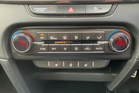 CE73LHD Kia Ceed 1.5T GDi ISG GT-Line 5dr Thumbnail #19