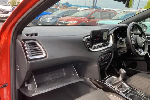 CE73LHD Kia Ceed 1.5T GDi ISG GT-Line 5dr Thumbnail #27