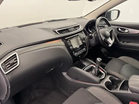 13 of 36 for Nissan Qashqai 1.5 dCi N-Connecta 5dr
