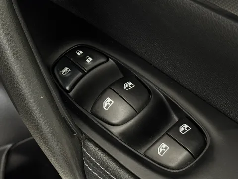 20 of 36 for Nissan Qashqai 1.5 dCi N-Connecta 5dr