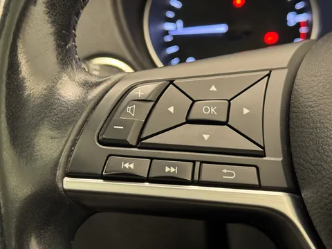 22 of 36 for Nissan Qashqai 1.5 dCi N-Connecta 5dr
