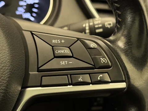 23 of 36 for Nissan Qashqai 1.5 dCi N-Connecta 5dr