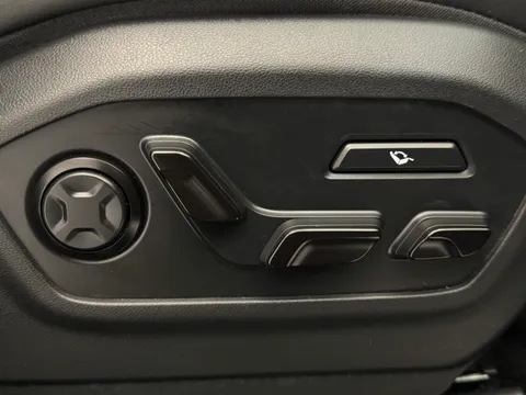 PX25ZYV Hyundai Santa Fe 1.6 TGDi Hybrid Calligraphy 5dr 4WD Auto Thumbnail #24