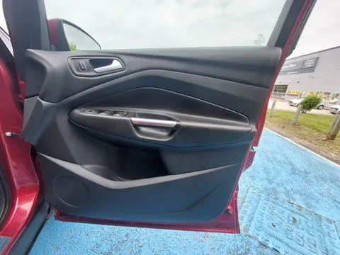 DE69XFS Ford Kuga 1.5 EcoBoost Titanium Edition 5dr 2WD Thumbnail #12