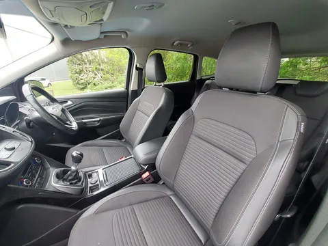 DE69XFS Ford Kuga 1.5 EcoBoost Titanium Edition 5dr 2WD Thumbnail #17