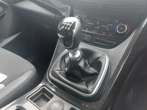 DE69XFS Ford Kuga 1.5 EcoBoost Titanium Edition 5dr 2WD Thumbnail #19