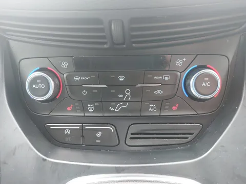DE69XFS Ford Kuga 1.5 EcoBoost Titanium Edition 5dr 2WD Thumbnail #20