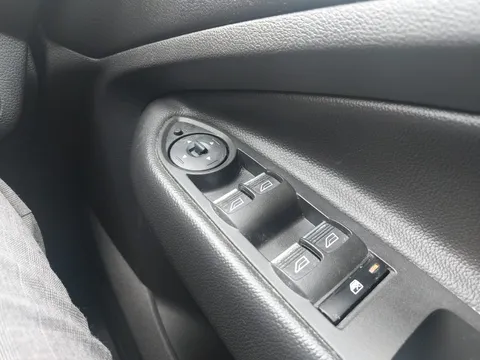 DE69XFS Ford Kuga 1.5 EcoBoost Titanium Edition 5dr 2WD Thumbnail #31