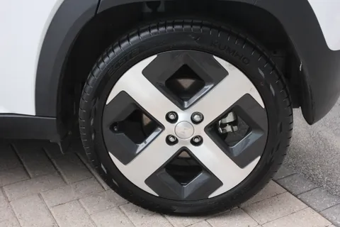 DL25YZZ Hyundai Inster 85kW 02 49kWh 5dr Auto Thumbnail #6