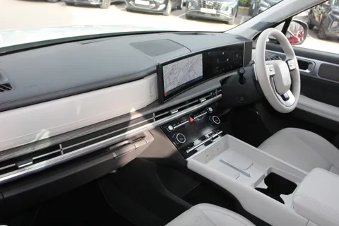 DV75BAO Hyundai Santa Fe 1.6 TGDi Plug-in Hybrid Ultimate 5dr 4WD Auto Thumbnail #7