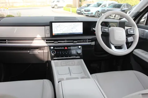 DV75BAO Hyundai Santa Fe 1.6 TGDi Plug-in Hybrid Ultimate 5dr 4WD Auto Thumbnail #13