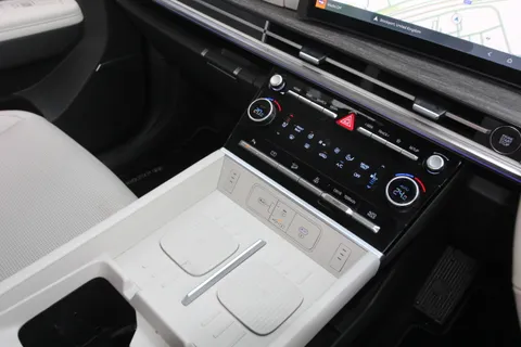 DV75BAO Hyundai Santa Fe 1.6 TGDi Plug-in Hybrid Ultimate 5dr 4WD Auto Thumbnail #22