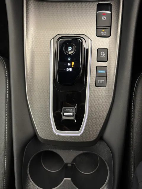 LV75HPC Nissan Qashqai 1.5 E-Power N-Connecta 5dr Auto Thumbnail #17