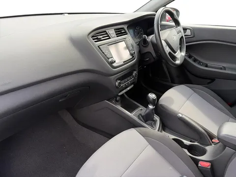 DX67OCF Hyundai i20 1.2 Premium Nav 5dr Thumbnail #14