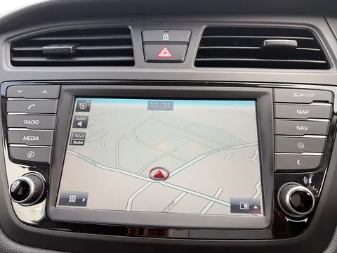 DX67OCF Hyundai i20 1.2 Premium Nav 5dr Thumbnail #24