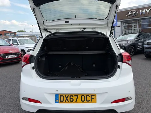 DX67OCF Hyundai i20 1.2 Premium Nav 5dr Thumbnail #28